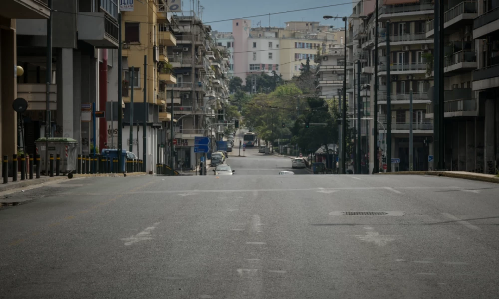 Κορονοϊός: Η Αθήνα μία άδεια πόλη ανήμερα της Κυριακής του Πάσχα